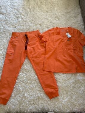 Figs Bright Orange Scrub Set - Top & Jogger Pants size L